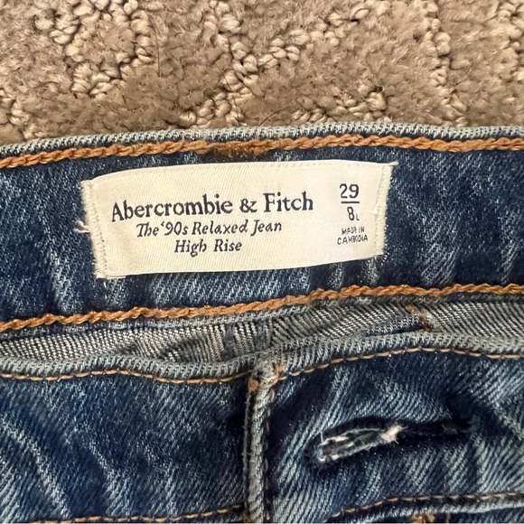 EUC Abercrombie & Fitch The '90s Relaxed Jean High Rise Size 29/8L - Picture 9 of 14
